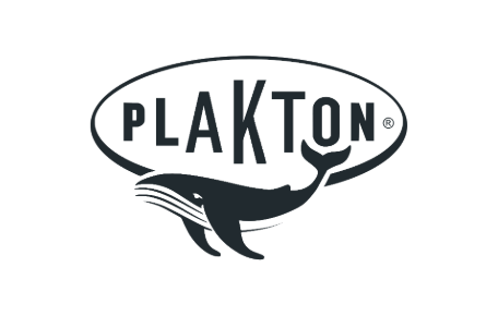 Official Plakton logo – High-quality cork-soled comfort sandals represented by Moda Vostra, B2B sales agency for the Benelux region.